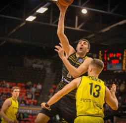 Iberostar Tenerife se jugará su pase a cuartos ante el Filou Oostende en el tercer partido (75-69)