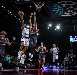 La final four de la BCL comienza con una contundente victoria de la Virtus Bolonia sobre el Brose Bamberg (67-50)