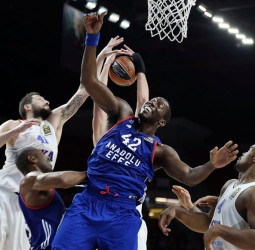 El Anadolu Efes anuncia la renovación de Bryant Dunston