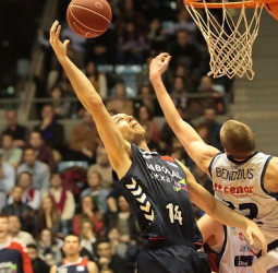 El Laboral Kutxa se mantiene al alza tras su paso por el Sar (69-86)