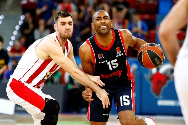 Baskonia se gusta en el Buesa para tumbar a Olympiacos (86-54)