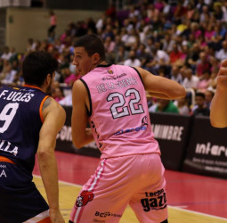Ourense vence en Pumarín y confirma su gran arranque