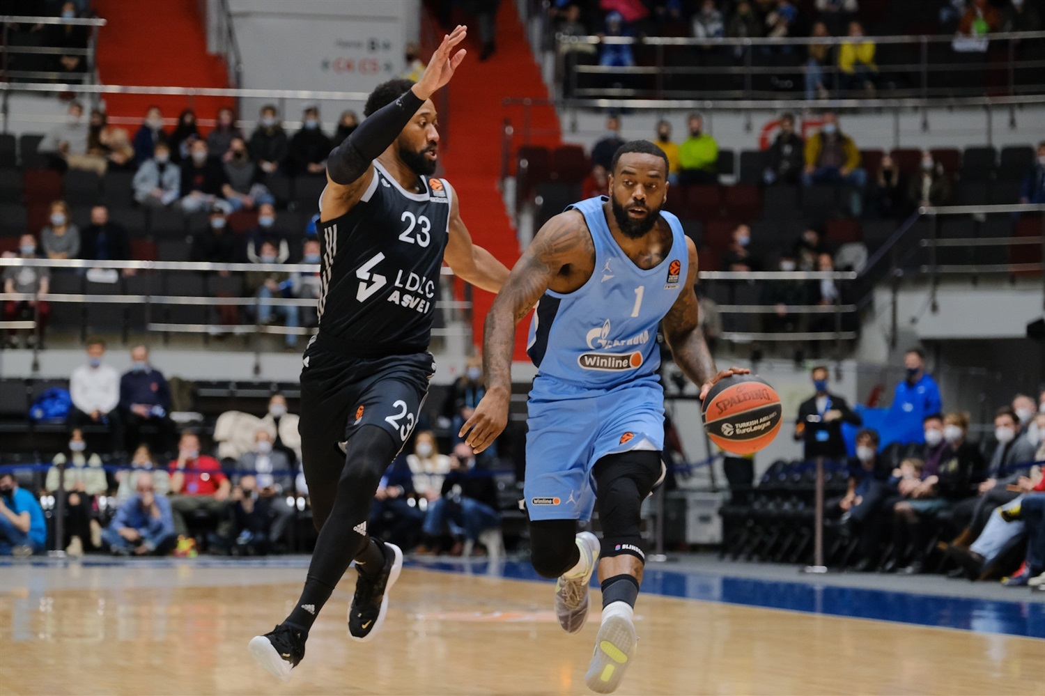 El Zenit mantiene sus esperanzas de playoffs (87-53)
