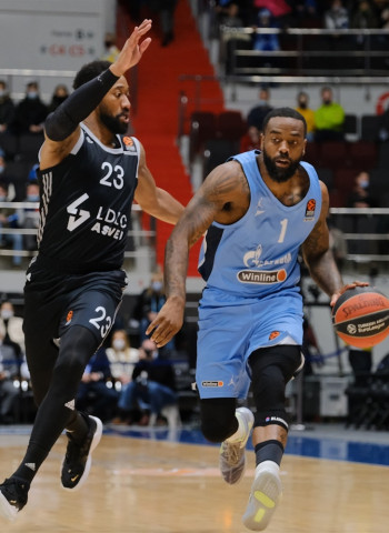El Zenit mantiene sus esperanzas de playoffs (87-53)