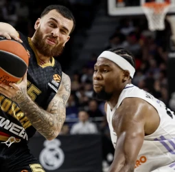 El Real Madrid arrasa al Mónaco para mantener su perfecto récord, 91-73