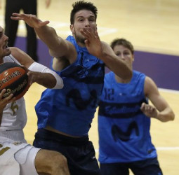 El Madrid estrena la pretemporada con victoria en el derbi (79-69)