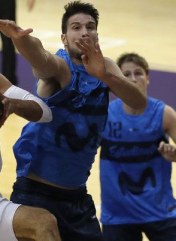 El Madrid estrena la pretemporada con victoria en el derbi (79-69)