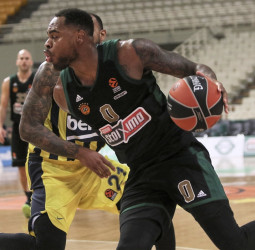 El Panathinaikos no se deja intimidar ante un OAKA vacío (81-78)