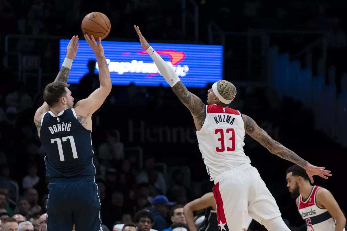 Doncic lleva a los Mavericks a una placida victoria