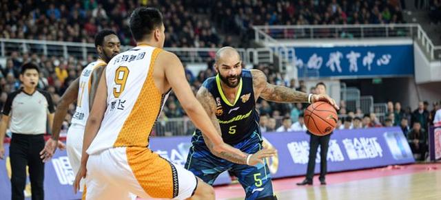 Carlos Boozer, en el punto de mira de los Clippers y los Heat