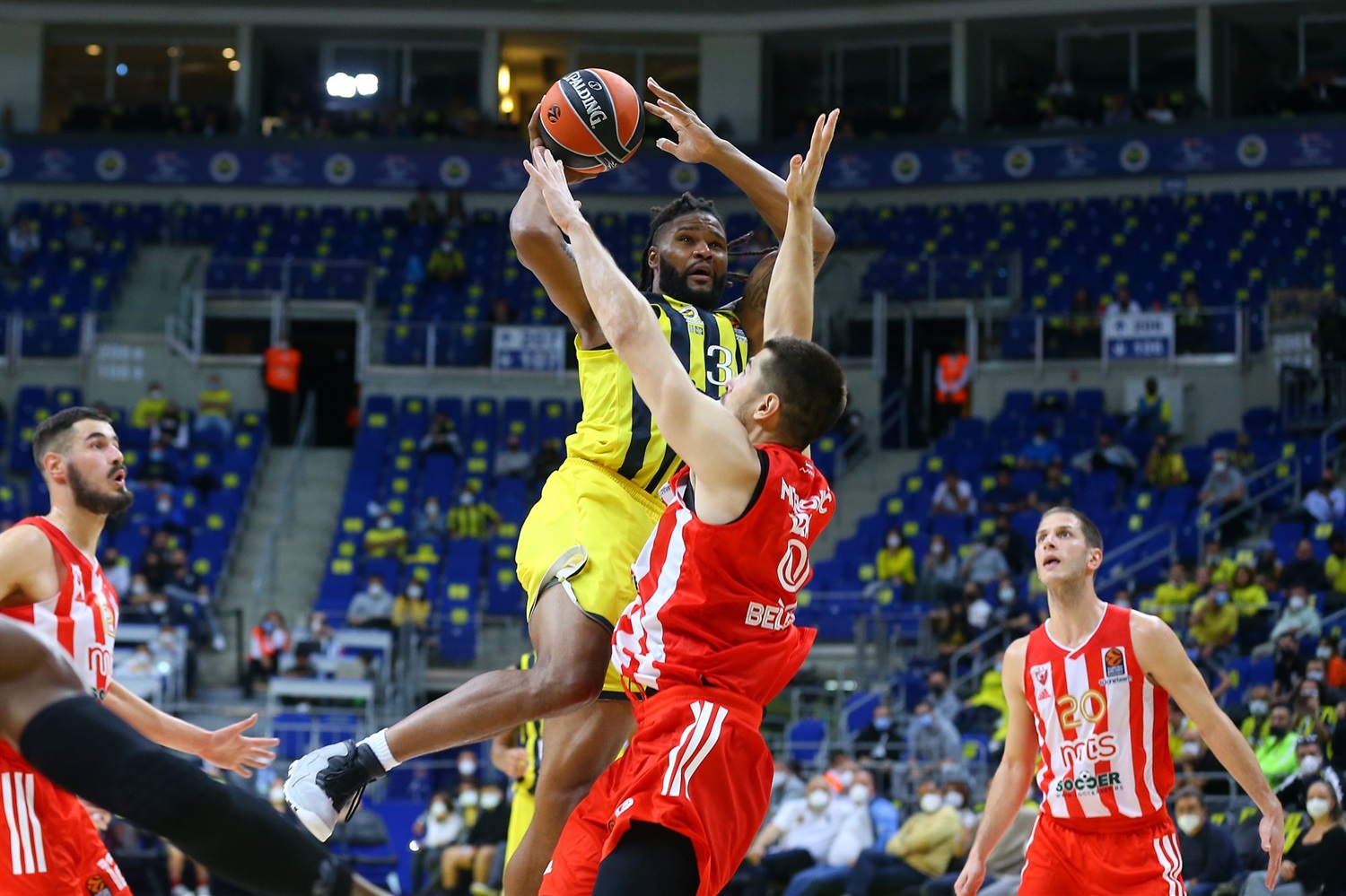 El Fenerbahce se impone al Estrella Roja (61-57)