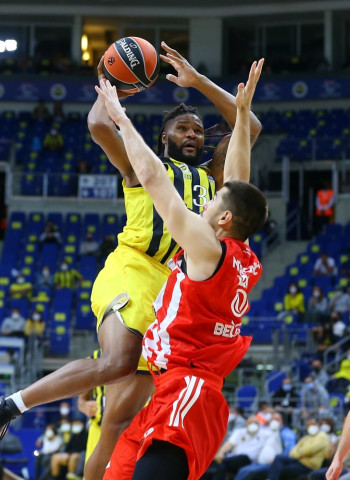 El Fenerbahce se impone al Estrella Roja (61-57)