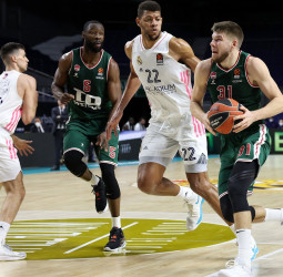 TD Systems Baskonia conquista el WiZink Center (64-84)
