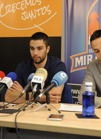 Álex López renueva su contrato con el San Pablo Burgos