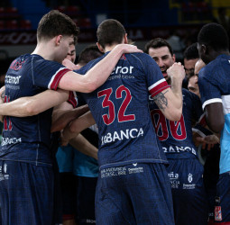 El Monbus Obradoiro sobrevive a Gerun para reinar en Sevilla (71-73)