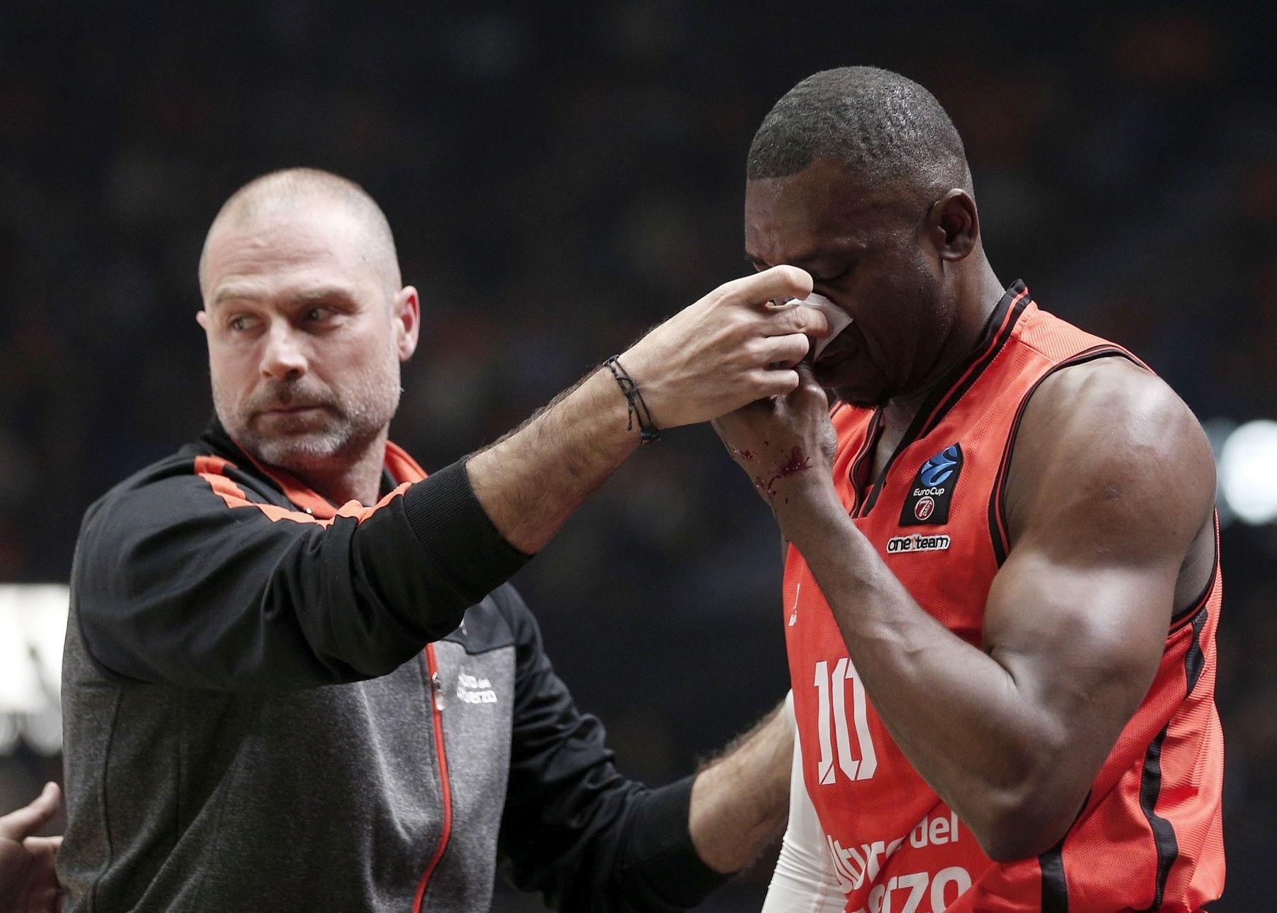 Romain Sato sufre una fractura nasal