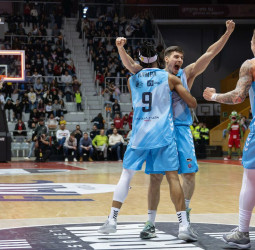 El Zunder Palencia se estrena a domicilio, 84-86