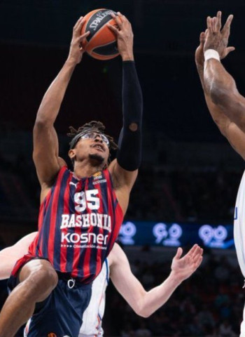 Anadolu Efes se lleva una trabajada victoria en Vitoria, 84-89