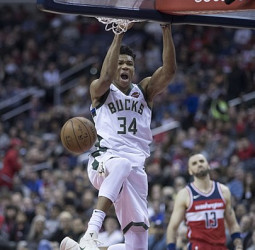 Giannis Antetokounmpo, el líder dentro y fuera de la cancha de unos Bucks que se reenganchan a Finales NBA 2021