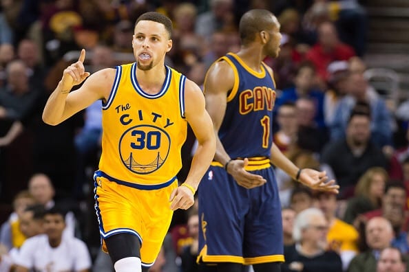 Stephen Curry y los Golden St. Warriors siguen siendo la camiseta y el merchandising de equipo más populares de la NBA