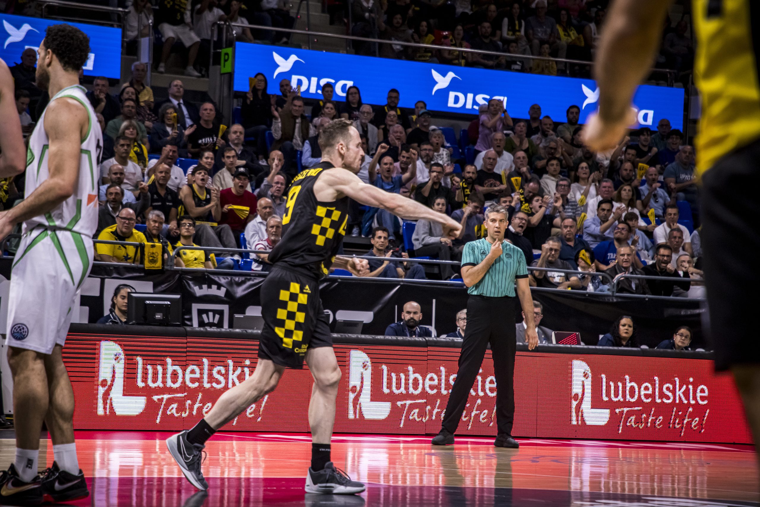 El Lenovo Tenerife se adelanta ante el Tofas Bursa, 83-77