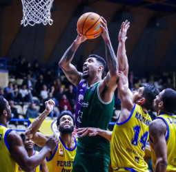 El Unicaja cae en los últimos segundos en Grecia, 76-73