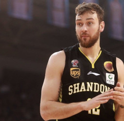 Donatas Motiejunas, ¿refuerzo interior para el Barcelona?