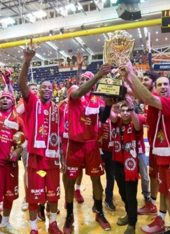 Stoudamire inicia su andadura en Europa con un título