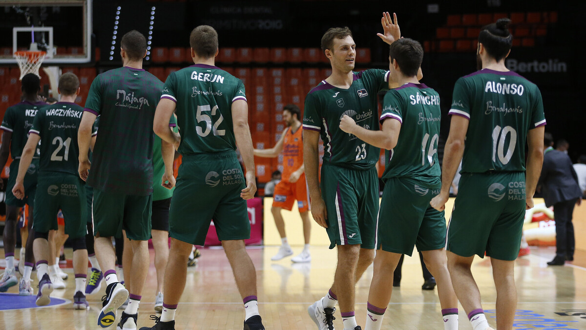 El Unicaja arranca un valioso triunfo en Valencia (66-71)