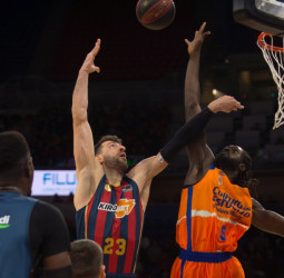 La buena racha del Valencia Basket se corta en Vitoria (85-74)