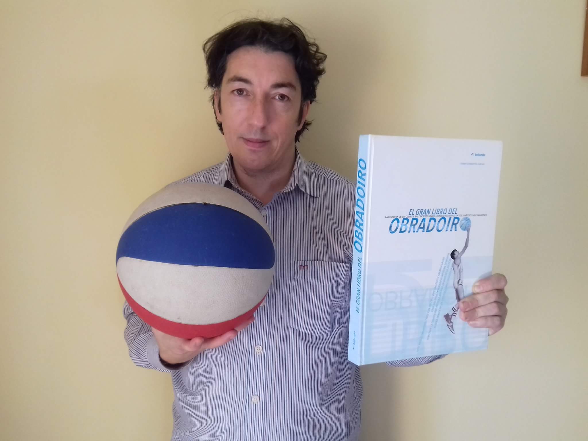 "El Gran Libro del Obradoiro" lanza su segunda edición tras agotar la primera