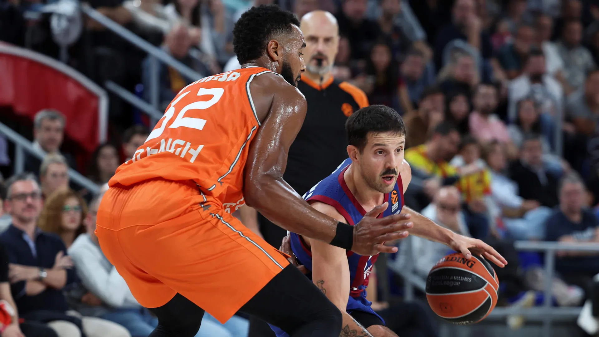 El Barça sabe sufrir y derrota a un rocoso Valencia (74-70)