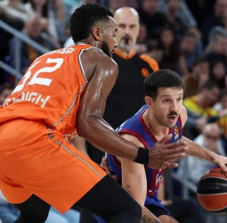 El Barça sabe sufrir y derrota a un rocoso Valencia (74-70)