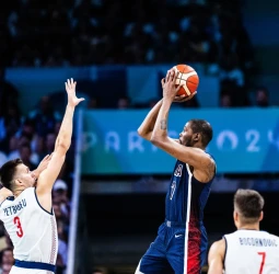 Durant relanza a los Estados Unidos ante Serbia, 84-110