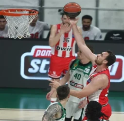 Olympiacos asalta el OAKA para empezar la final helena, 84-89 [0-1]