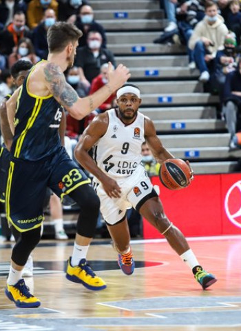 Jones lidera al ASVEL sobre el Fenerbahce (84-82)