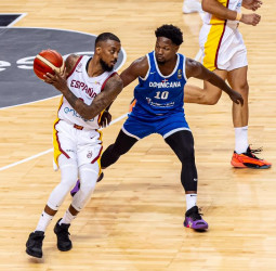España pone rumbo a Valencia con las mejores sensaciones, 84-74