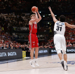 Un tapón de Goudelock adelanta al Milán en la final (3-2)