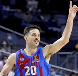 El Barca se pasea ante el Real Madrid y le arrebata el liderato (68-86)