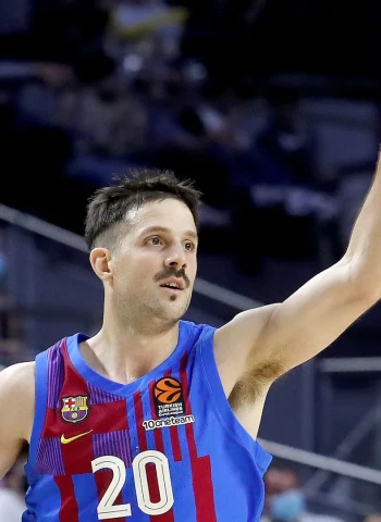 El Barca se pasea ante el Real Madrid y le arrebata el liderato (68-86)