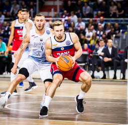Baxi Manresa se da un festín en Polonia (102-121)