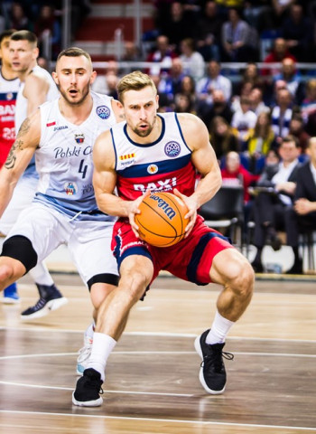 Baxi Manresa se da un festín en Polonia (102-121)