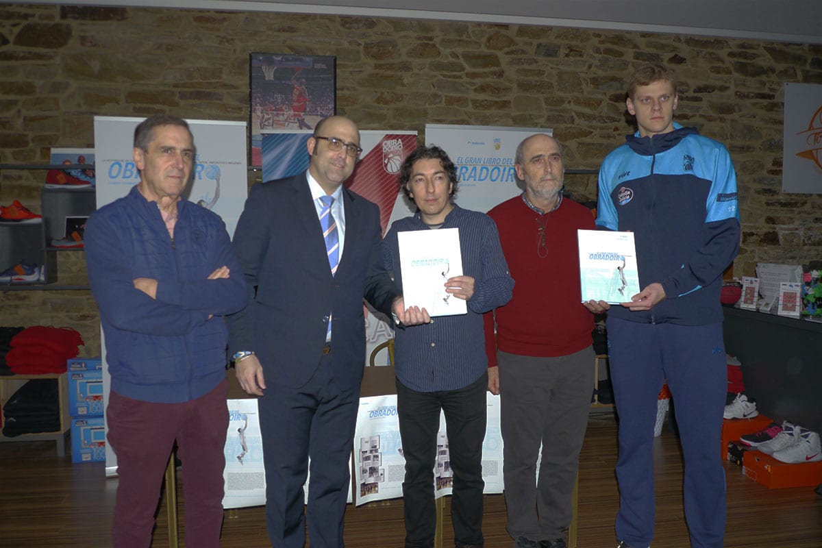 Ya a la venta “El gran libro del Obradoiro”, de Xabi Sanmartín, en Tiro Libre Scq y en Sar los días de partido