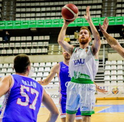 Leche Río Breogán regresa a lo grande mientras HLA Alicante reafirma su dominio