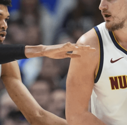 Jokic le arruina el cumpleaños a Wembanyama, 122-111