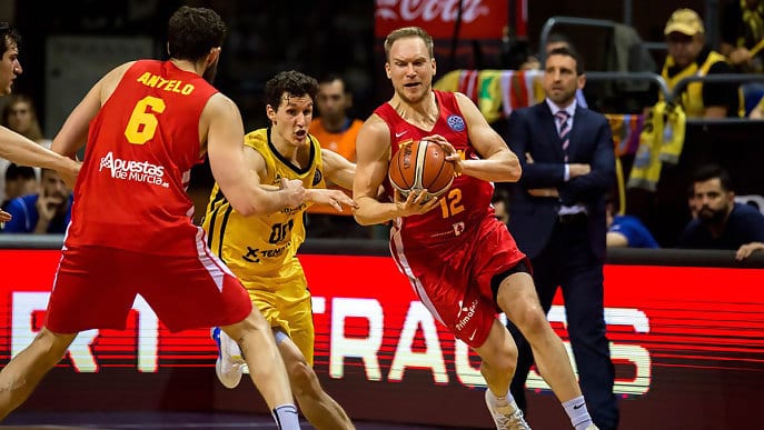 UCAM Murcia remonta y se mete en cuartos (72-83) 