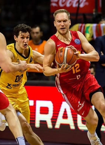 UCAM Murcia remonta y se mete en cuartos (72-83) 