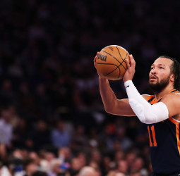Los Knicks contienen las últimas envestidas de Sixers, 110-105