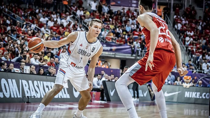 Serbia contiene la presión turca (80-74)
