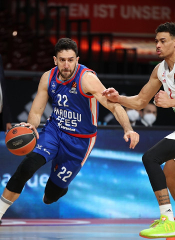 Los Chicago Bulls, interesados en hacerse con los servicios de Vasilije Micic